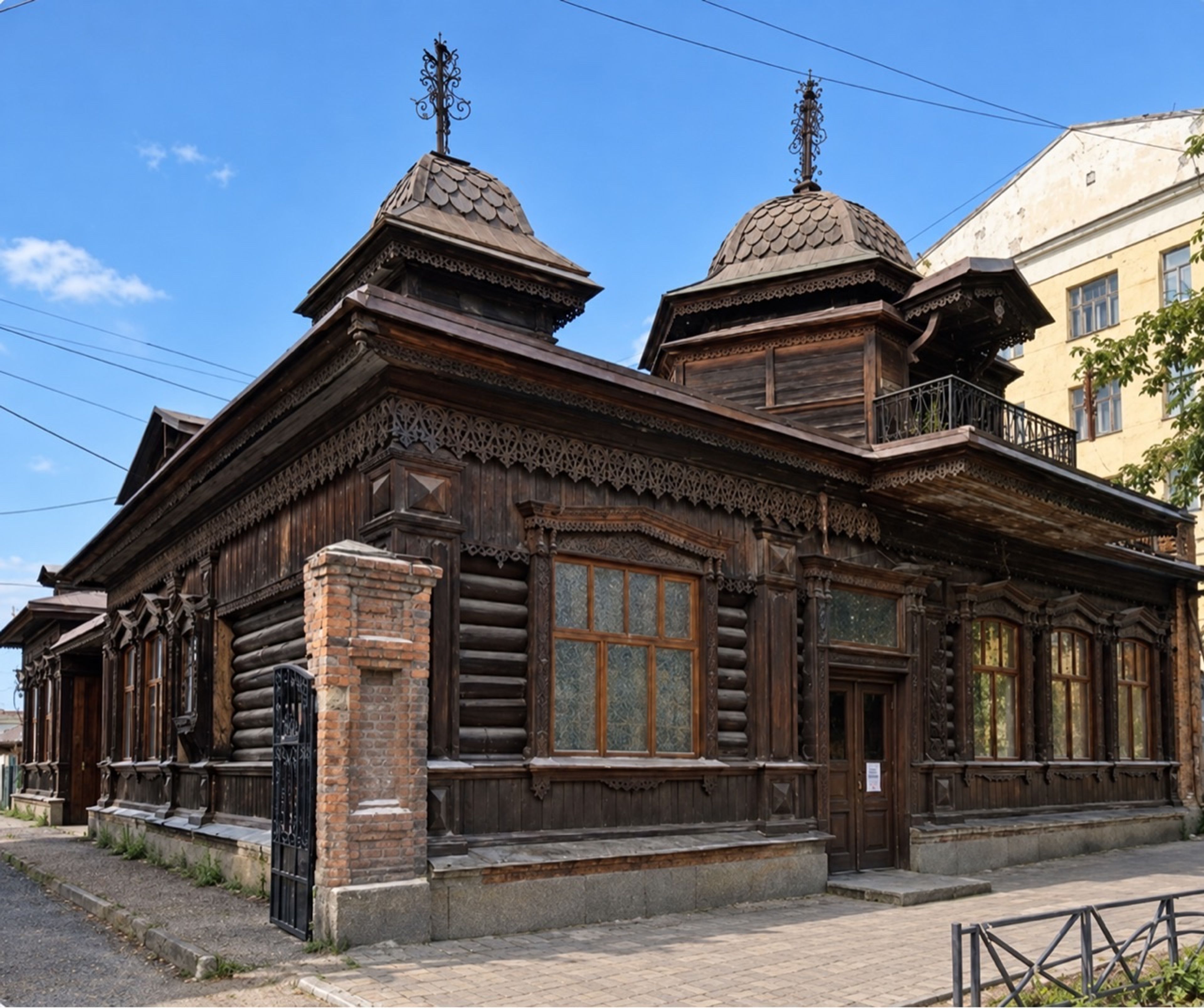 Дом с мезонином