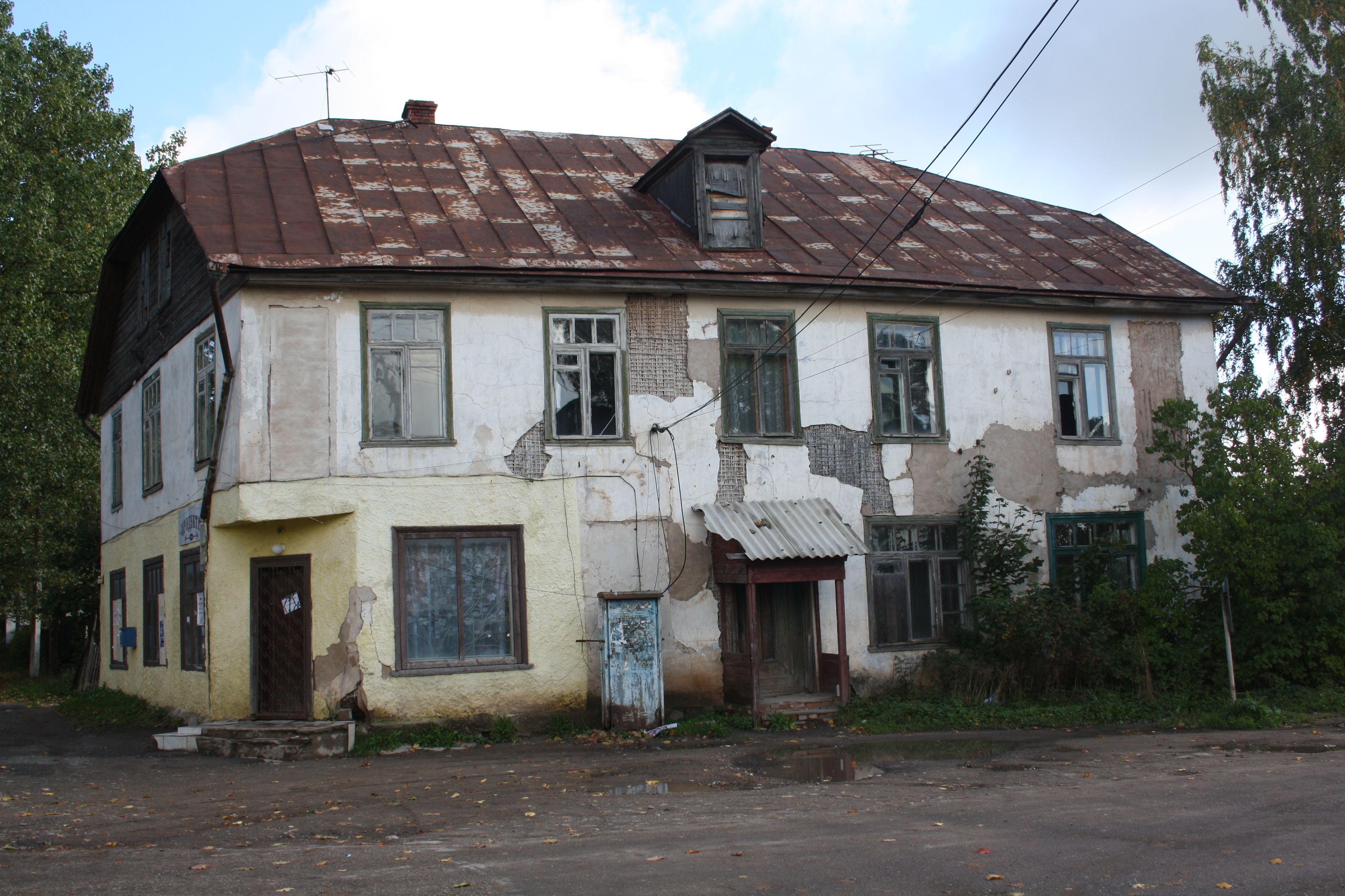 Дом жилой с торговыми помещениями