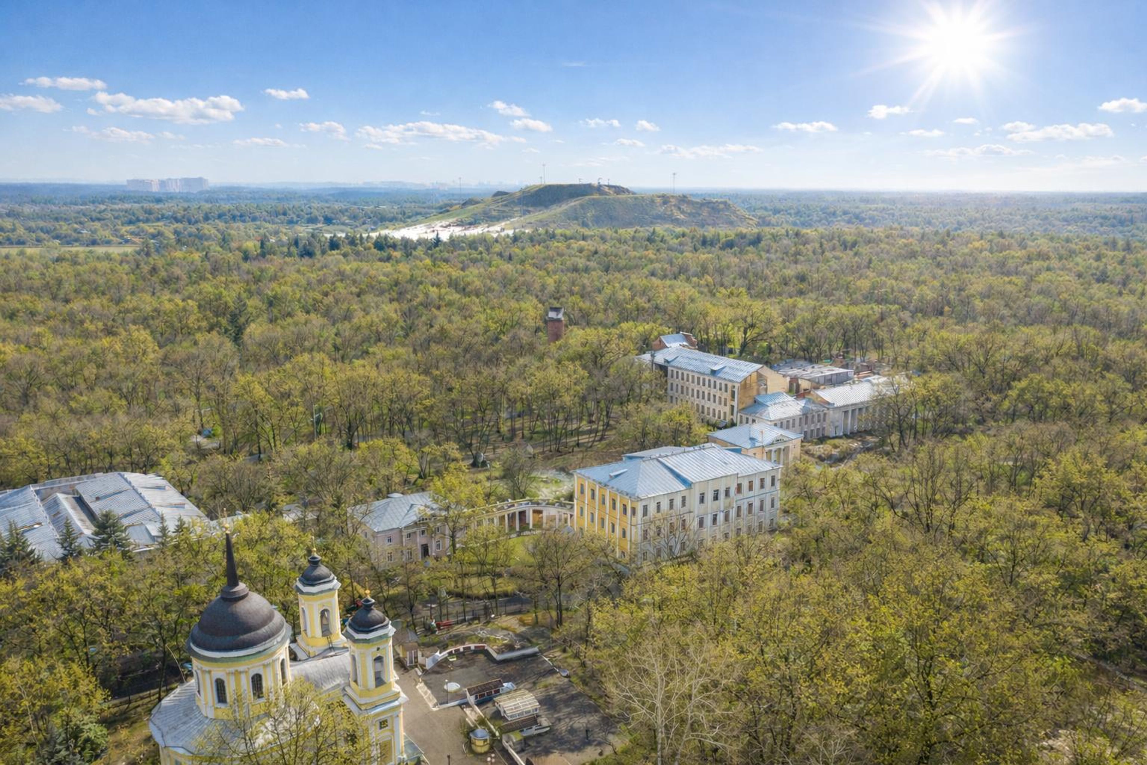 Восточный флигель
